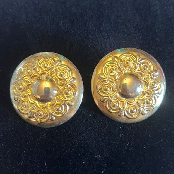 Vintage Gold-Tone Clip-On Earrings - Picture 1 of 4